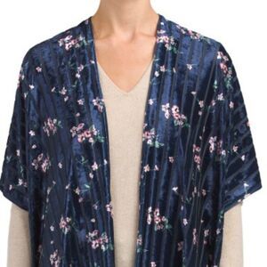 Beautiful Do Everything In Love blue Floral kimono, New With Tags!